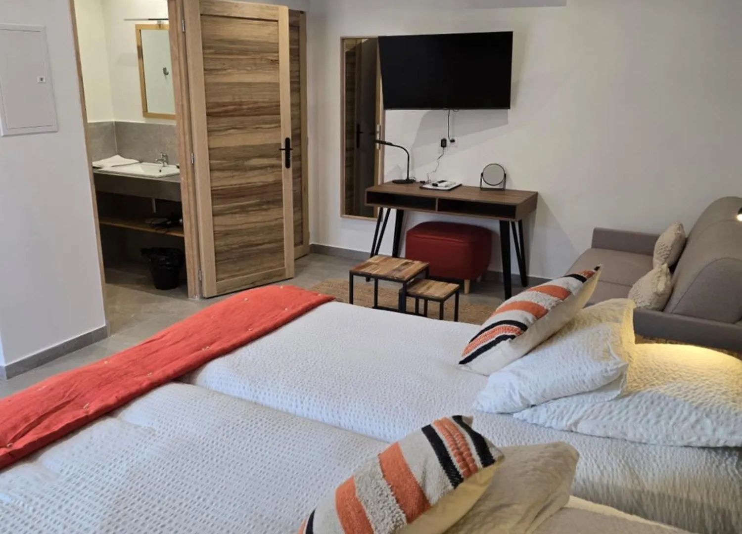 ***  Hotel Les Loges Du Luberon à Coustellet France